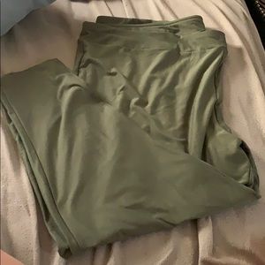 4X soft army green leggings new without tags